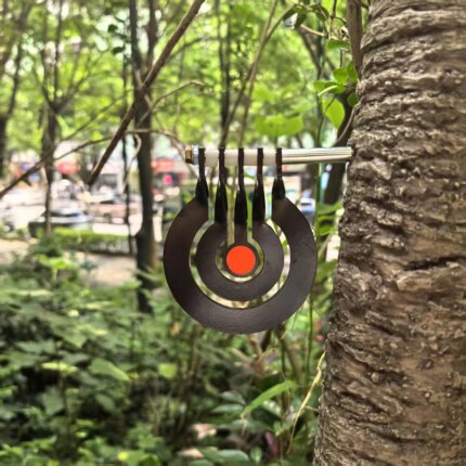 Shooting practice with a three - ring tree - inserted rotating pendulum target made of 3 - millimeter - thick metal